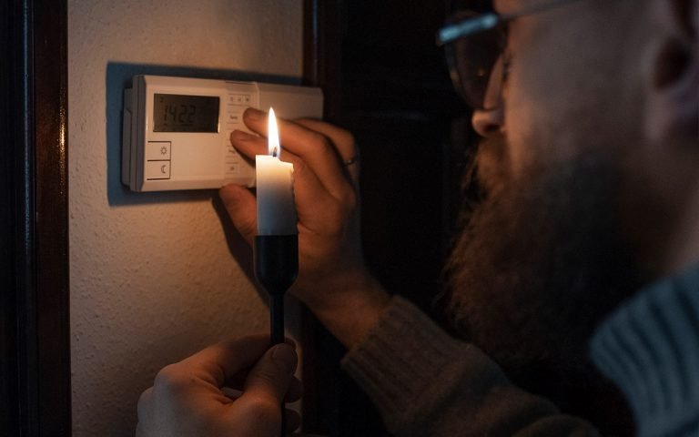 Backup Power Solutions: The Key to Keeping Your Home Connected During Outages