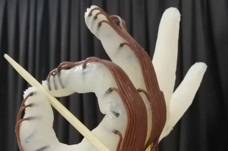 Energy-Efficient Robot Hand Learns Avoid Dropping Objects